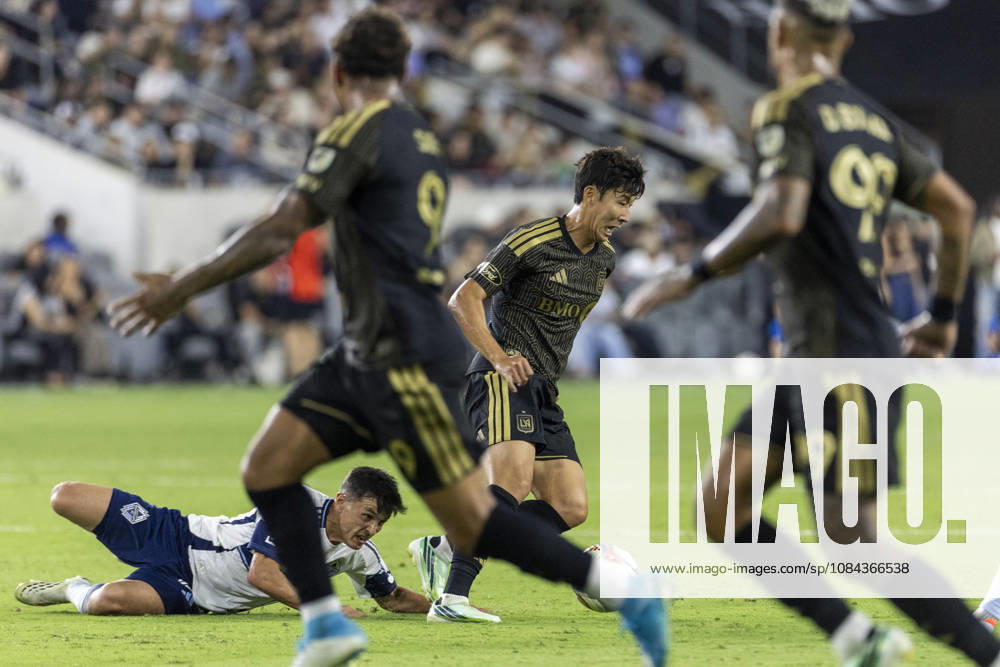 Los Angeles FC attacking midfielder Heung Min Son (7) and Vancouver Whitecaps defensive midfielder Andres Cubas (20) vie for the ball during a MLS, Fussball Herren, USA soccer game on Saturday, Oct. 10, 2026 in Los Angeles. Los Angeles USA - ZUMAc68_ 20261010_zaf_c68_037