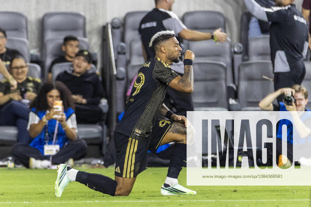 Los Angeles FC striker Denis Bouanga (99) celebrates after scoring against the Vancouver Whitecaps during a MLS, Fussball Herren, USA soccer game on Saturday, Oct. 10, 2026 in Los Angeles. Los Angeles USA - ZUMAc68_ 20261010_zaf_c68_041