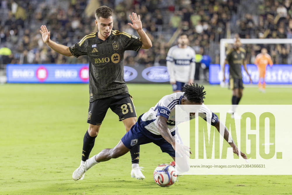 Vancouver Whitecaps right wing back Edier Ocampo (18) and Los Angeles FC central midfielder Leo Walta (81) vie for the ball during a MLS, Fussball Herren, USA soccer game on Saturday, Oct. 10, 2026 in Los Angeles. Los Angeles USA - ZUMAc68_ 20261010_zaf_c68_043