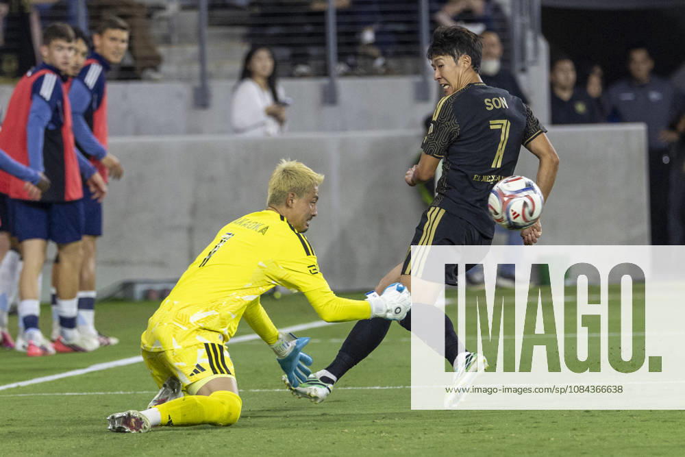 Vancouver Whitecaps goalkeeper Yohei Takaoka (1) defends against Los Angeles FC attacking midfielder Heung Min Son (7) during a MLS, Fussball Herren, USA soccer game on Saturday, Oct. 10, 2026 in Los Angeles. Los Angeles USA - ZUMAc68_ 20261010_zaf_c68_045