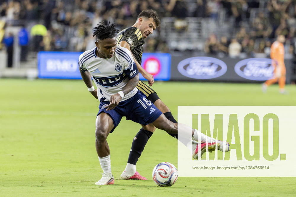 Vancouver Whitecaps right wing back Edier Ocampo (18) and Los Angeles FC left wing back Yevhen Cheberko (23) vie for the ball during a MLS, Fussball Herren, USA soccer game on Saturday, Oct. 10, 2026 in Los Angeles. Los Angeles USA - ZUMAc68_ 20261010_zaf_c68_055