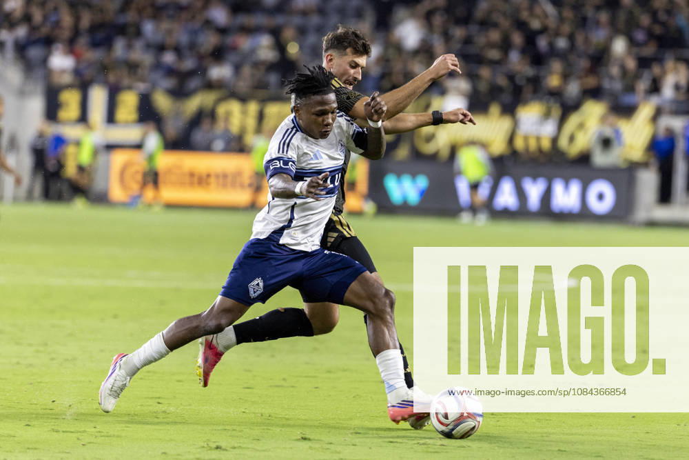 Vancouver Whitecaps right wing back Edier Ocampo (18) and Los Angeles FC left wing back Yevhen Cheberko (23) vie for the ball during a MLS, Fussball Herren, USA soccer game on Saturday, Oct. 10, 2026 in Los Angeles. Los Angeles USA - ZUMAc68_ 20261010_zaf_c68_063