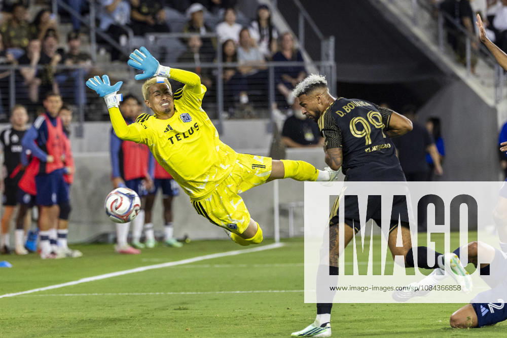 Vancouver Whitecaps goalkeeper Yohei Takaoka (1) defends as Los Angeles FC striker Denis Bouanga (99) shoots on the goal, which was not allowed due an an offside penalty during a MLS, Fussball Herren, USA soccer game on Saturday, Oct. 10, 2026 in Los Angeles. Los Angeles USA - ZUMAc68_ 20261010_zaf_c68_067