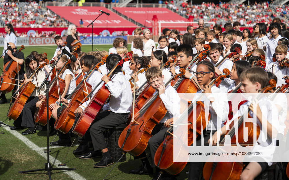 Chicago Fire FC V New York City FC - MLS, Fussball Herren, USA - October 10, 2026 A Chicagoland children s orchestra performs the National Anthem prior to the match between Chicago Fire FC and New York City FC at Soldier Field Stadium in Chicago, United States, on October 10, 2026. Chicago IL United States
