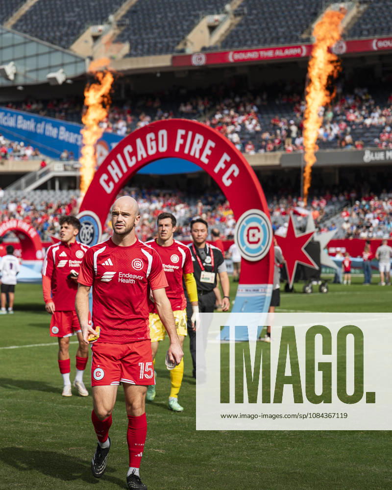 Chicago Fire FC V New York City FC - MLS, Fussball Herren, USA - October 10, 2026 Chicago Fire FC s Andrew Gutman ( 15) enters the stadium before the match between Chicago Fire FC and New York City FC at Soldier Field Stadium in Chicago, United States, on October 10, 2026. Chicago IL United States
