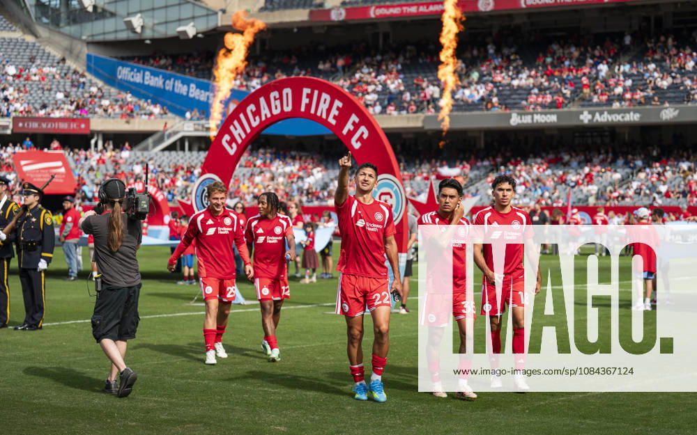 Chicago Fire FC V New York City FC - MLS, Fussball Herren, USA - October 10, 2026 Chicago Fire FC players David Poreba ( 29), Puso Dithejane ( 12), Mauricio Pineda ( 22), Sergio Oregel ( 35) and Johan Gomez ( 18) enter the stadium before the match against New York City FC at Soldier Field in Chicago, United States, on October 10, 2026. Chicago IL United States