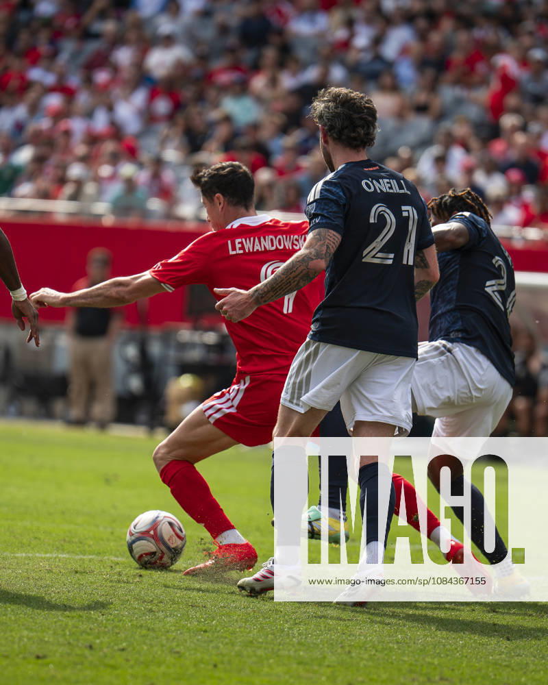 Chicago Fire FC V New York City FC - MLS, Fussball Herren, USA - October 10, 2026 Robert Lewandowski ( 9) of Chicago Fire FC is in action during the match between Chicago Fire FC and New York City FC at Soldier Field Stadium in Chicago, United States, on October 10, 2026. Chicago IL United States