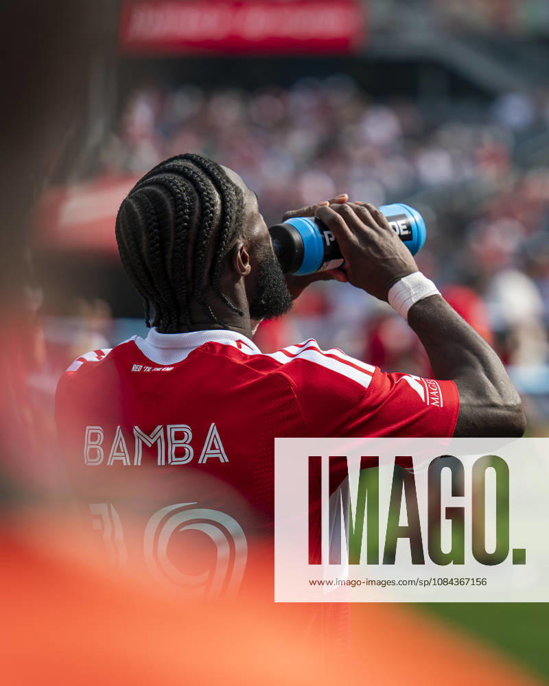 Chicago Fire FC V New York City FC - MLS, Fussball Herren, USA - October 10, 2026 Jonathan Bamba ( 19) of Chicago Fire FC hydrates before the match between Chicago Fire FC and New York City FC at Soldier Field Stadium in Chicago, United States, on October 10, 2026. Chicago IL United States