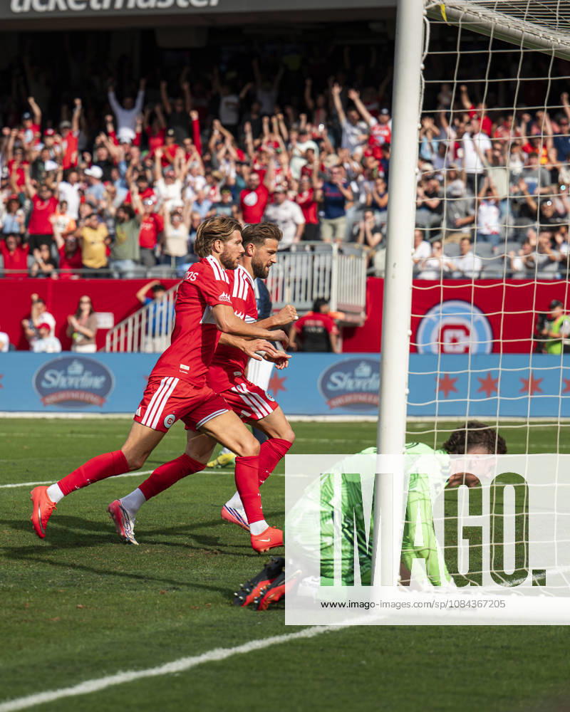 Chicago Fire FC V New York City FC - MLS, Fussball Herren, USA - October 10, 2026 Anton Saletros ( 6) of Chicago Fire FC celebrates scoring to tie the game 1-1 during the match between Chicago Fire FC and New York City FC at Soldier Field Stadium in Chicago, United States, on October 10, 2026. Chicago IL United States