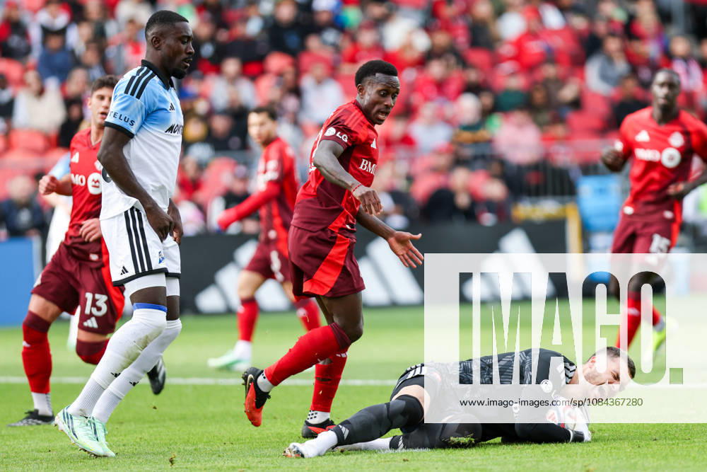 Toronto FC v CF Montreal Luka Gavran 1 of Toronto FC reacts in pain after collecting the ball from Prince Owusu 9 of CF Montreal, with Richie Laryea 22 of Toronto FC nearby, during a Major League Soccer match between Toronto FC and CF Montreal at BMO Field in Toronto, Ontario, Canada, on October 10, 2026. Toronto Ontario Canada