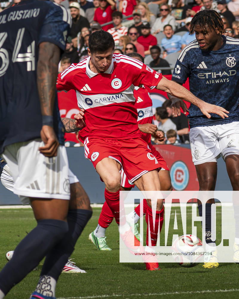 Chicago Fire FC V New York City FC - MLS, Fussball Herren, USA - October 10, 2026 Robert Lewandowski ( 9) of Chicago Fire FC is in action during the match between Chicago Fire FC and New York City FC at Soldier Field Stadium in Chicago, United States, on October 10, 2026. Chicago IL United States