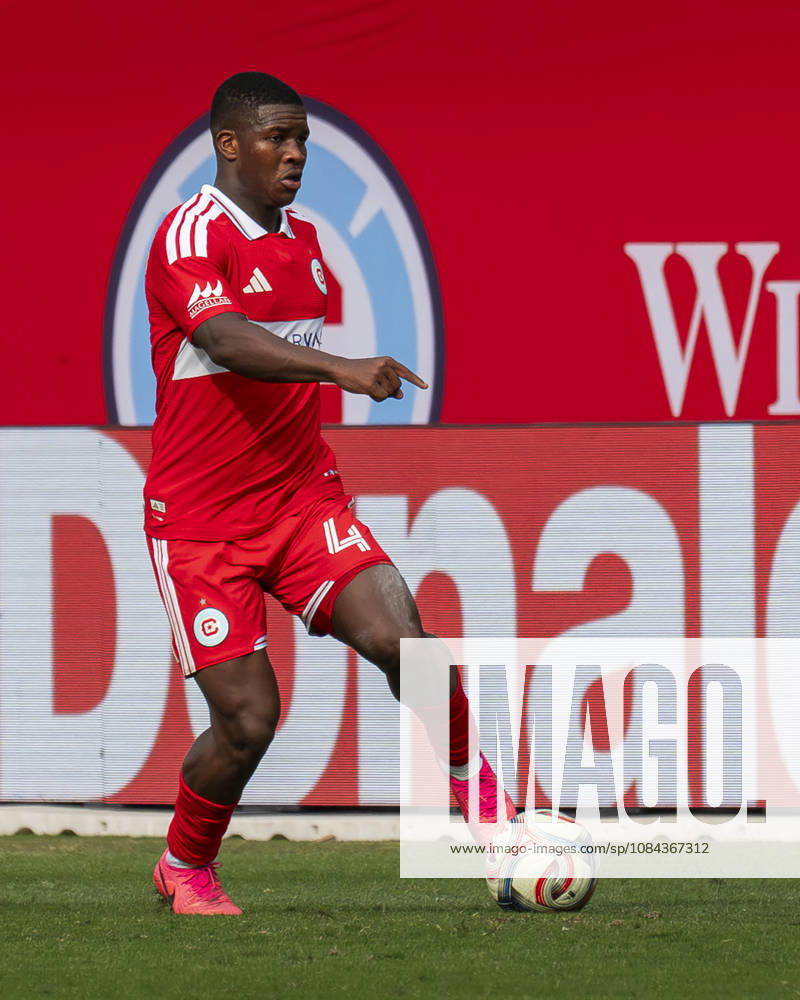 Chicago Fire FC V New York City FC - MLS, Fussball Herren, USA - October 10, 2026 Mbekezeli Mbokazi ( 4) of Chicago Fire FC is in action during the match between Chicago Fire FC and New York City FC at Soldier Field Stadium in Chicago, United States, on October 10, 2026. Chicago IL United States
