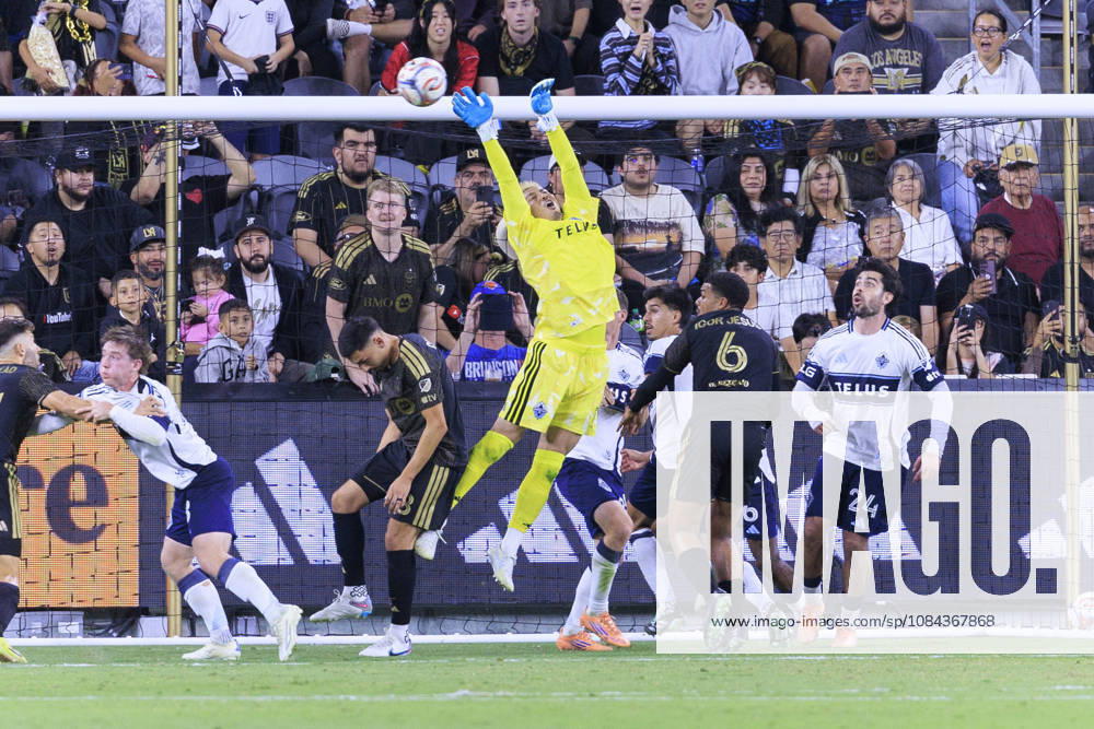 Goalkeeper, Yohei Takaoka 1 of the Vancouver Whitecaps jumps to block a corner kick during their regular season MLS, Fussball Herren, USA game against the Los Angeles Football Club on Saturday October 10, 2026 at the BMO Stadium in Los Angeles, California. LAFC tie with Whitecaps, 1-1. ARIANA RUIZ PI Los Angeles USA - ZUMAp124 20261010_zaa_p124_024