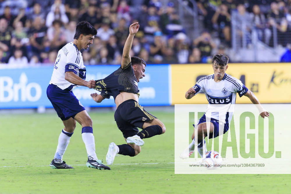 Mathias Laborda 2 of the Vancouver Whitecaps fouls Leo Walta 81 of the Los Angeles Football Club by pulling his jersey during their regular season MLS, Fussball Herren, USA game on Saturday October 10, 2026 at the BMO Stadium in Los Angeles, California. LAFC tie with Whitecaps, 1-1. ARIANA RUIZ PI Los Angeles USA - ZUMAp124 20261010_zaa_p124_025