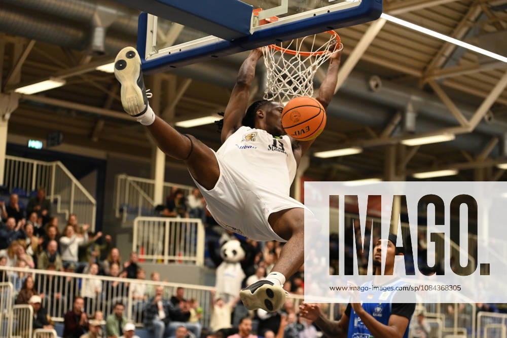 Darius Dawson, Matchday 4, BARMER 2 Basketball Bundesliga Pro A: ETB Miners vs. PS Karlsruhe LIONS, October 10, 2026. Dunk by Darius Dawson of the ETB Miners, Matchday 4 of the BARMER 2 Basketball Bundesliga Pro A, ETB Miners vs. PS Karlsruhe LIONS, final score 95–86 after overtime at the Sporthalle am Hallo on October 10, 2026, in front of 768 spectators