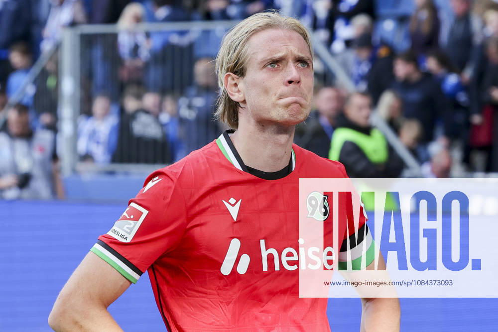 Stefan Teitur Thordarson of Hannover 96 looks disappointed during the 2. Bundesliga match between 1. FC Magdeburg and Hannover 96, Avnet Arena on October 10, 2026, in Magdeburg, Germany. Photo by Marco Steinbrenner, DeFodi Images. Stefan Teitur Thordarson of Hannover 96 looks dejected during the 2nd Bundesliga match between 1 FC Magdeburg and Hannover 96 at Avnet Arena on October 10, 2026 in Magdeburg, Germany. Photo by Marco Steinbrenner, DeFodi Images. DFB and DFL regulations prohibit any use of photographs as image sequences and or quasi-video. Photo by Marco Steinbrenner, DeFodi Images.