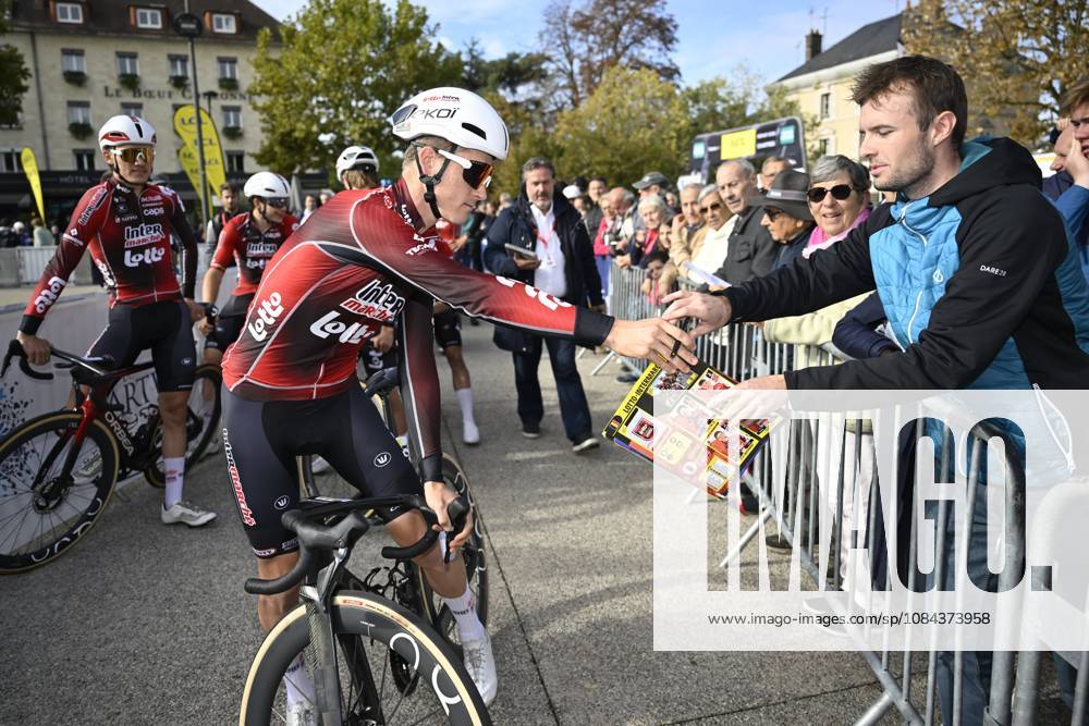 Paris Tours 2026 Cycling Race TOURS, FRANCE - OCTOBER 11 : Berckmoes Jenno (BEL) of Lotto - Intermarche during the 120th edition of Paris Tours an UCI ProSeries 1.Pro one day cycling road race for Men Elite of 216.2 km with start in Chartres and finish in Tours on October 11, 2026 in Tours, France, 11 10 2026 ( Motordriver Guy De Vuyst - Tours France