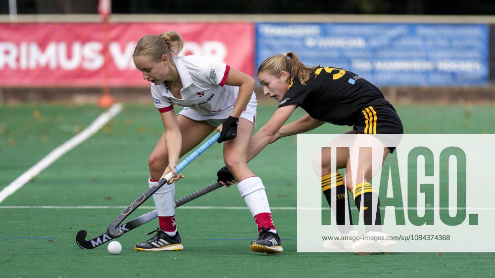 From left: Marie Sattler (TSVMH), 20, Katharina Kiefer (HTHC), 33, one-on-one, game play, duel, tackle, tackling, dynamics, action, 11 10 2026, Mannheim, Germany, hockey, 1st Bundesliga, women’s, TSV Mannheim Harvestehuder THC