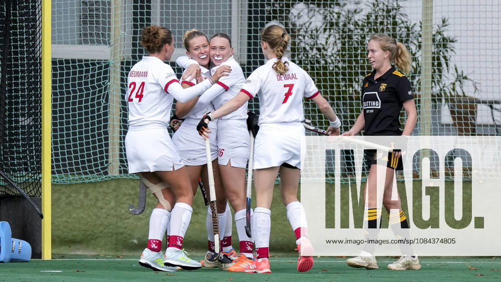 From left: Marie Neumann (TSVMH), 24; Lotte Nafzger (TSVMH), 26; Franziska Schütte (TSVMH), 36; Kayla de Wall (TSVMH), 7; players from TSV Mannheim Hockey celebrating the 1-0 goal, Celebration, goal celebration, scoring a goal, celebrate the goal, goal, celebration, celebrating the goal, joy, happiness, happy, optimistic, positive, game scene, highlight, action, 11 10 2026, Mannheim, Germany, hockey, 1st Bundesliga, women’s, TSV Mannheim Harvestehuder THC