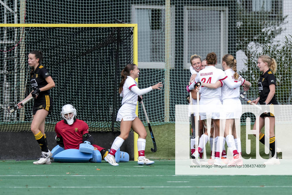 From left: Luise Kirschner (TSVMH), 10, Lotte Nafzger (TSVMH), 26, Franziska Schütte (TSVMH), 36, Marie Neumann TSVMH, 24, Kayla de Wall TSVMH, 7, players from TSV Mannheim Hockey celebrating the 1-0 goal, Celebration, Goal celebration, Goal scored, celebrate the goal, goal, celebration, celebrating the goal, Rejoicing, Joy, happy, optimistic, positive, Game scene, Highlight, Action, 11 10 2026, Mannheim, Germany, hockey, 1st Bundesliga, women’s, TSV Mannheim Harvestehuder THC