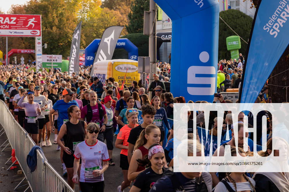 RUNNING - Graz Marathon 2026 GRAZ,AUSTRIA,11.OCT.26 - RUNNING - Graz Marathon. Image shows the start of the quarter marathon. GEPAxpictures xMatthiasxTrinkl