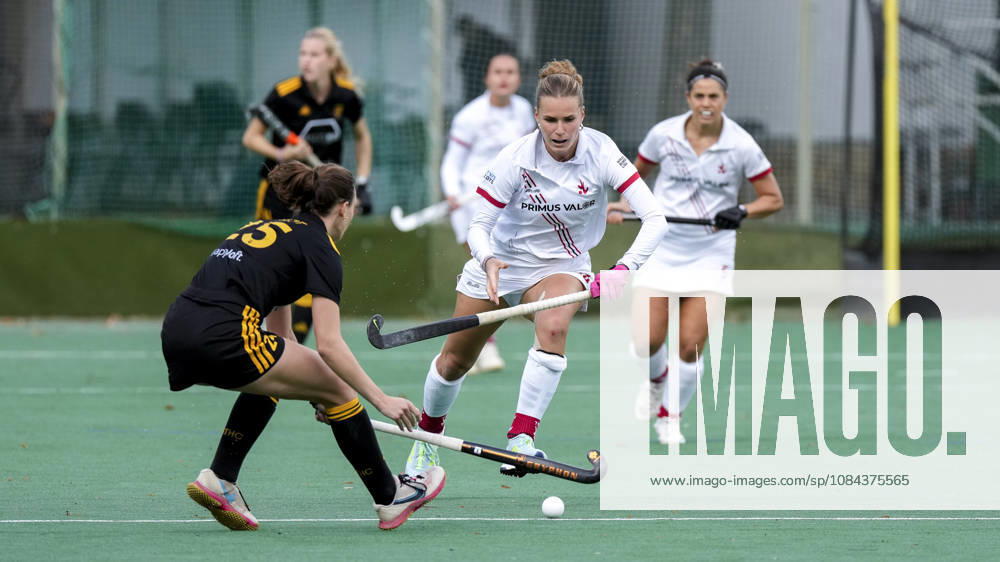From left: Albane Garot (HTHC), 25, Marie Neumann (TSVMH), 24, head-to-head battle, game action, duel, tackle, tackling, dynamism, action, 11 10 2026, Mannheim, Germany, hockey, 1st Bundesliga, women’s, TSV Mannheim Harvestehuder THC