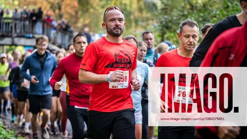 Marathon at Lake Baldeney in Essen ** FOR ** **On Sunday morning, October 11, 2026, approximately 1,800 runners will set out on a course of just over 18 kilometers around the lake as part of the supporting program for the Baldeneysee Marathon. Germany NRW Essen Copyright MartinxMöller
