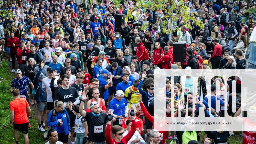 Marathon at Lake Baldeney in Essen ** FOR ** **On Sunday morning, October 11, 2026, approximately 1,800 runners will set out on a course of just over 18 kilometers around the lake as part of the supporting program for the Baldeneysee Marathon. Germany NRW Essen Copyright MartinxMöller