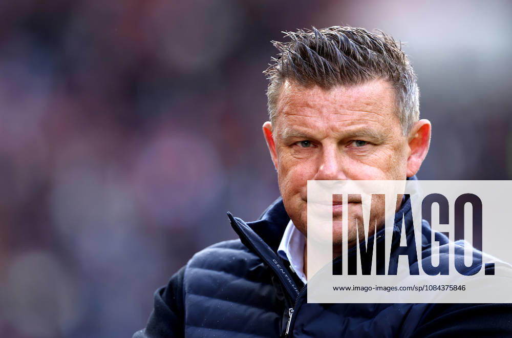 UTRECHT: Willem II coach John Stegeman during the Vriendenloterij Eredivisie match between FC Utrecht and Willem II at Stadion Galgenwaard on October 11, 2026, in Utrecht, the Netherlands. PETER LOUS EYE4IMAGES DeFodi Images