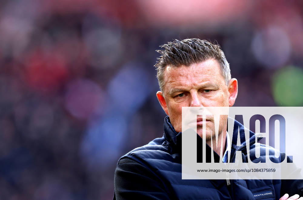 UTRECHT Willem II coach John Stegeman during the Vriendenloterij Eredivisie match between FC Utrecht and Willem II at Stadion Galgenwaard on October 11, 2026, in Utrecht, the Netherlands PETER LOUS EYE4IMAGES DeFodi Images