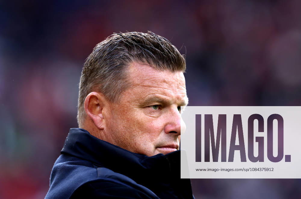 UTRECHT Willem II coach John Stegeman during the Vriendenloterij Eredivisie match between FC Utrecht and Willem II at Stadion Galgenwaard on October 11, 2026, in Utrecht, the Netherlands PETER LOUS EYE4IMAGES DeFodi Images