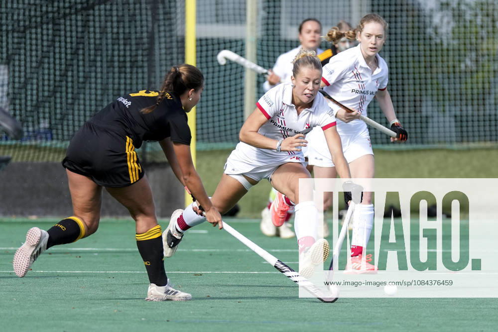 From left: Maxi Green HTHC, 9, Lotte Nafzger TSVMH, 26, tackle, game play, duel, tackle, tackling, dynamic, action, 11 10 2026, Mannheim, Germany, hockey, 1st Bundesliga, women’s, TSV Mannheim Harvestehuder THC