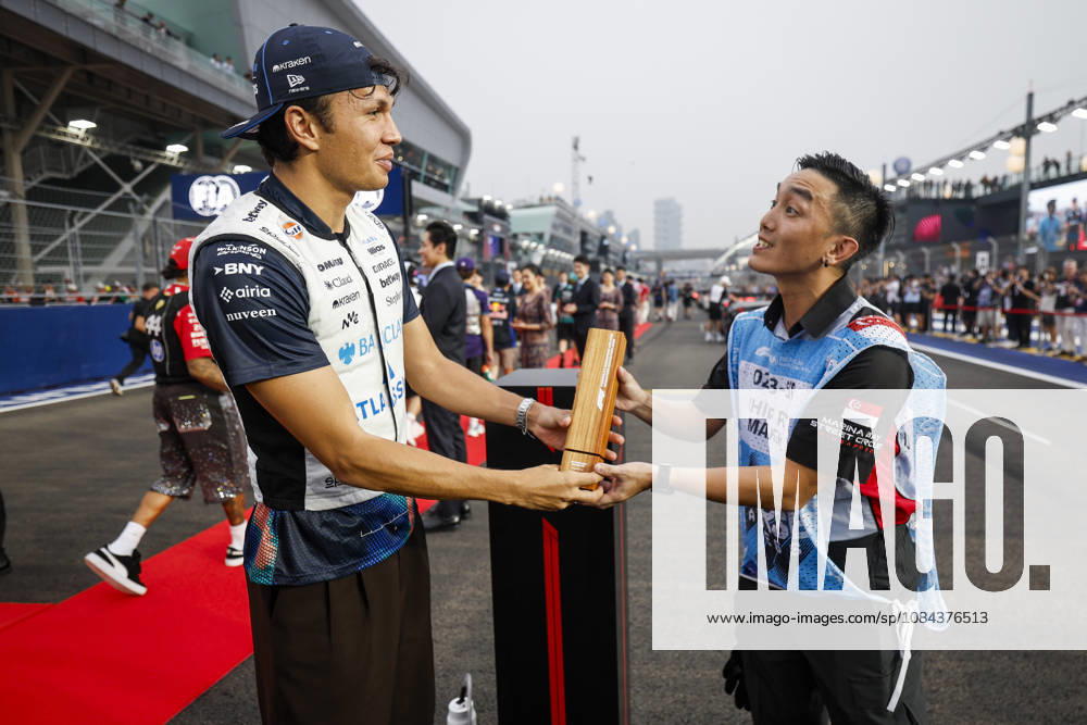 F1 - SINGAPORE GRAND PRIX 2026 ALBON Alexander (tha), Williams F1 Team FW48, portrait, Marshal Award during the 2026 Formula 1 Singapore Grand Prix, 17th round of the 2026 Formula One World Championship, WM, Weltmeisterschaft from October 9 to 11, 2026 on the Marina Bay Street Circuit, in Singapore, Singapore - SingaporeSingapore