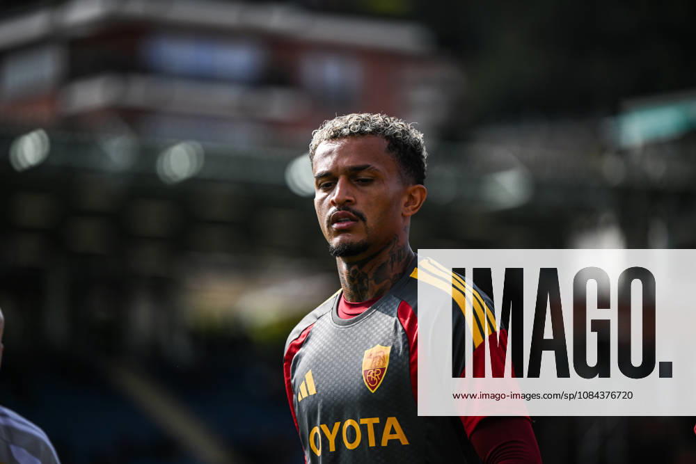Wesley of AS Roma in action during the Serie A soccer match between Como Calcio and AS Roma at the Giuseppe Sinigaglia stadium in Como, north Italy - October 11, 2026 - Soccer.