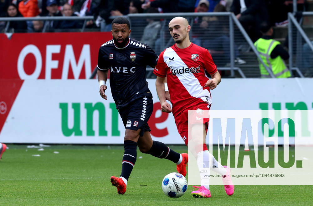 UTRECHT FC Utrecht forward Marius Broholm with Willem II midfielder Tonny Vilhena during the Vriendenloterij Eredivisie match between FC Utrecht and Willem II at Stadion Galgenwaard on October 11, 2026, in Utrecht, the Netherlands PETER LOUS EYE4IMAGES DeFodi Images