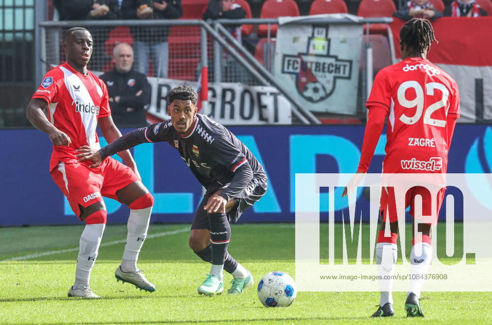 UTRECHT FC Utrecht forward Yoan Cathline and Willem II forward Jaden Slory during the Vriendenloterij Eredivisie match between FC Utrecht and Willem II at Stadion Galgenwaard on October 11, 2026, in Utrecht, Netherlands PETER LOUS EYE4IMAGES DeFodi Images
