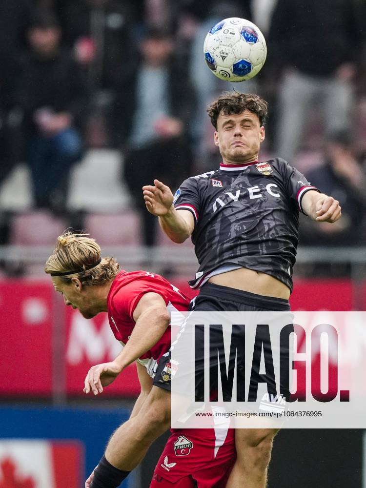 UTRECHT - (lr) Dani de Wit of FC Utrecht, Vito van Crooij of Willem II during the Dutch Eredivisie match between FC Utrecht and Willem II at Galgenwaard Stadium on 11 October 2026 in Utrecht, the Netherlands. TOBIAS KLEUVER ANP Eredivisie 2026 27 ANPxSportx IVx 572117003 originalFilename: 572117003