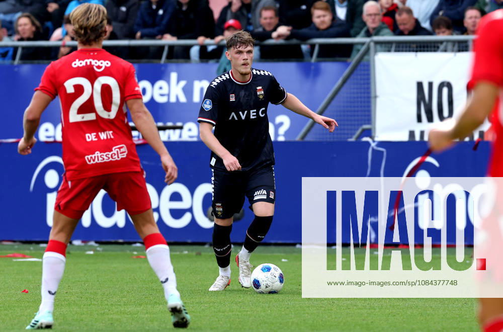 UTRECHT Willem II defender Maxim Dekker during the Vriendenloterij Eredivisie match between FC Utrecht and Willem II at Stadion Galgenwaard on October 11, 2026, in Utrecht, the Netherlands PETER LOUS EYE4IMAGES DeFodi Images