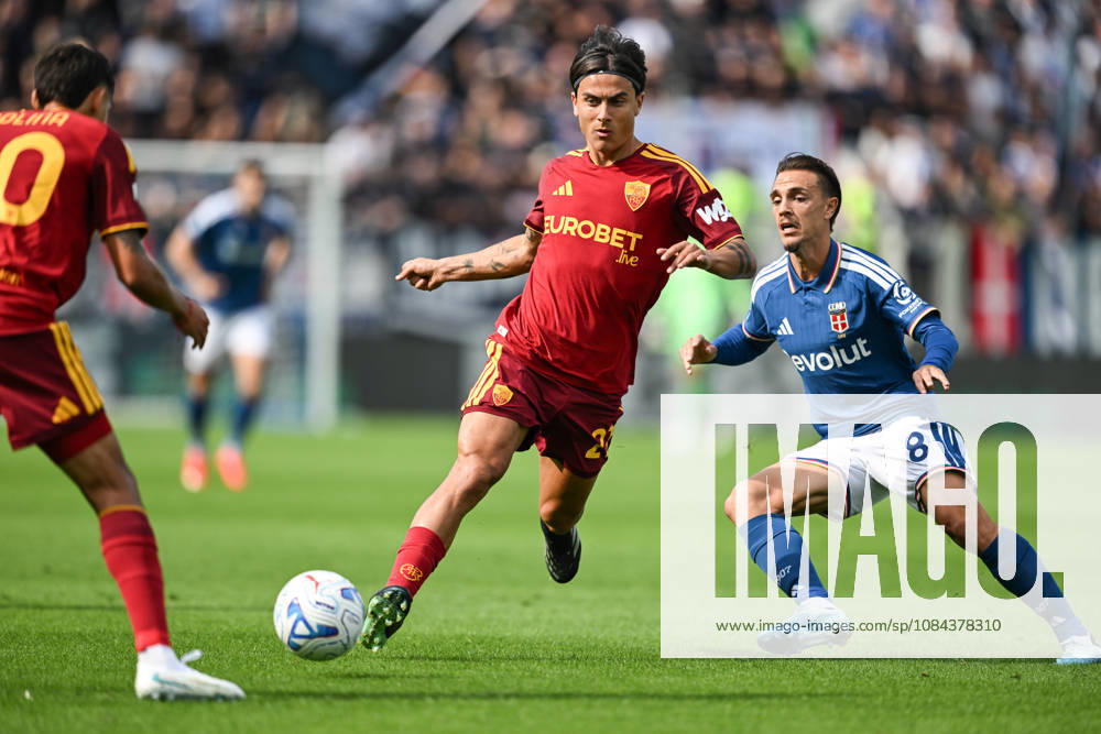 Paulo Dybala of AS Roma in action during the Serie A soccer match between Como Calcio and AS Roma at the Giuseppe Sinigaglia stadium in Como, north Italy - October 11, 2026 - Soccer.