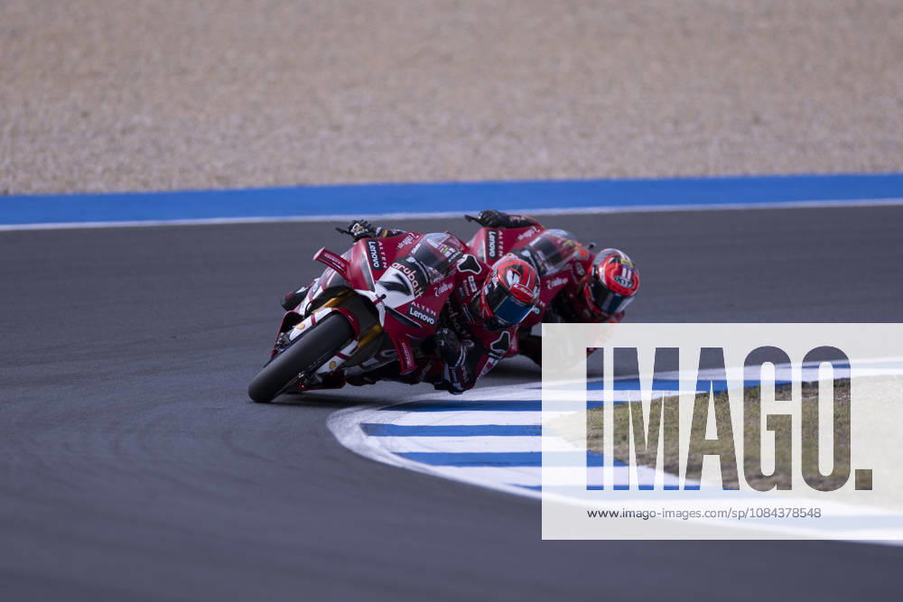 ESTORIL, PORTUGAL - OCTOBER 11: Iker Lecuona of Spain and Aruba.it Racing - Ducati competes during the Superpole Race during day three of the World Superbikes Estoril Round at Circuito Estoril on October 11, 2026 in Estoril, Portugal Cascais Portugal - ZUMAl192 20261011_zsp_l192_020