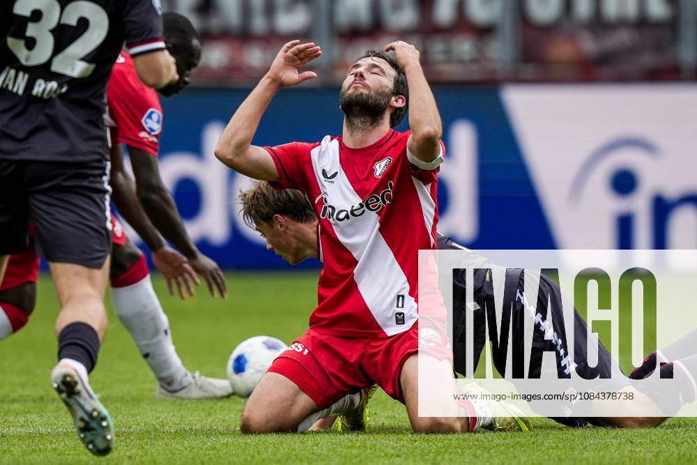 UTRECHT - Joris van Overeem of FC Utrecht is frustrated during the Dutch Eredivisie match between FC Utrecht and Willem II at Galgenwaard Stadium on October 11, 2026, in Utrecht, the Netherlands. TOBIAS KLEUVER ANP Eredivisie 2026 27 ANPxSportx IVx 572119442 originalFilename: 572119442