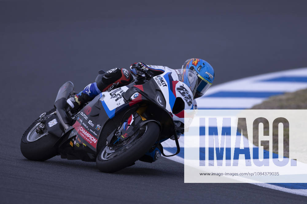 ESTORIL, PORTUGAL - OCTOBER 11: Miguel Oliveira of Portugal and Rokit BMW Motored WorldSBK Team competes during the Superpole Race during day three of the World Superbikes Estoril Round at Circuito Estoril on October 11, 2026 in Estoril, Portugal Cascais Portugal - ZUMAl192 20261011_zsp_l192_054