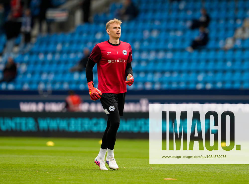 Jonas Thomas Kersken of DSC Arminia Bielefeld, 1, warms up before the game in Germany: VfL Bochum 1848 vs. DSC Arminia Bielefeld, 2. Bundesliga, Matchday 7, 2026–27 season, Vonovia Ruhrstadion, Bochum, October 11, 2026 DFL REGULATIONS PROHIBIT ANY USE OF PHOTOGRAPHS AS IMAGE SEQUENCES AND OR QUASI-VIDEO VfL Bochum 1848 vs. DSC Arminia Bielefeld, 2. Bundesliga, Matchday 7, 2026–27 Season, October 11, 2026, Bochum