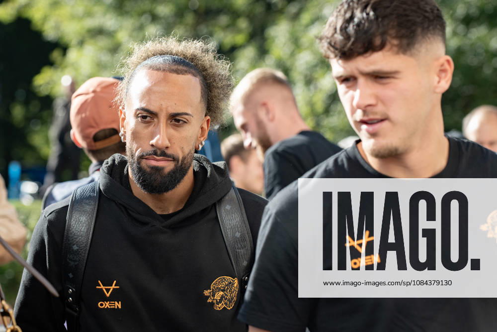 Hull City v Everton Premier League Sorba Thomas (left) and Ryan Giles of Hull City arrive at the MKM Stadium, Hull ahead of the Premier League match between Hull City and Everton. 11 10 2026 UK Newspapers OUT