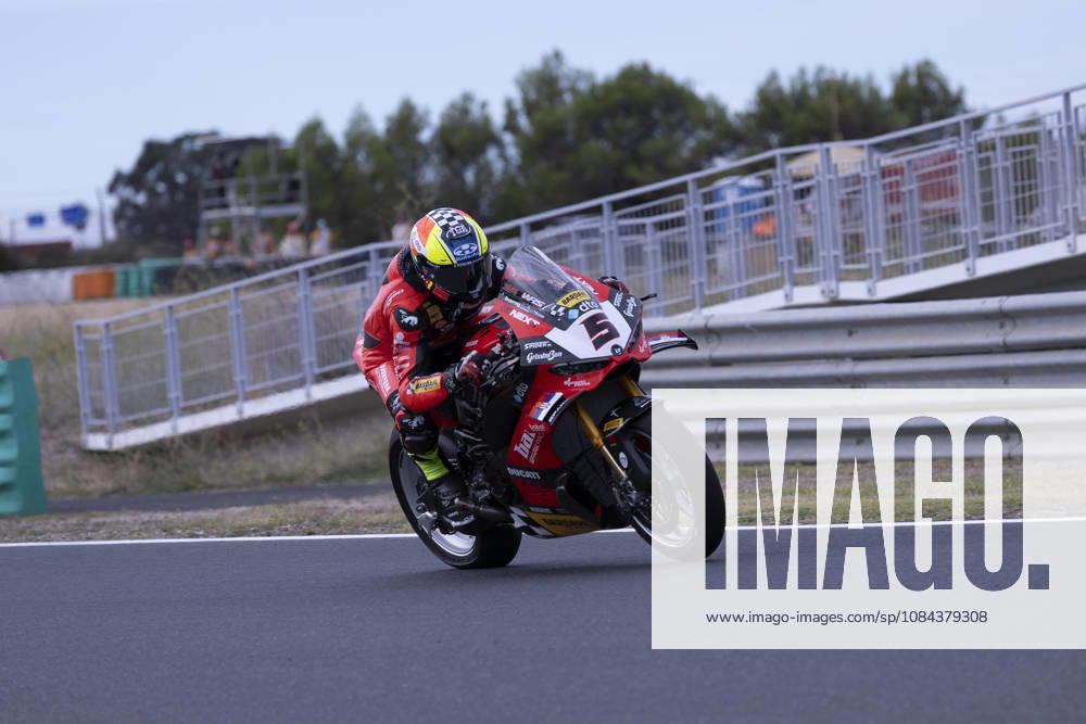 ESTORIL, PORTUGAL - OCTOBER 11: Yari Montella of Italy and Barni Spark Racing Team competes during the Superpole Race during day three of the World Superbikes Estoril Round at Circuito Estoril on October 11, 2026 in Estoril, Portugal Cascais Portugal - ZUMAl192 20261011_zsp_l192_070