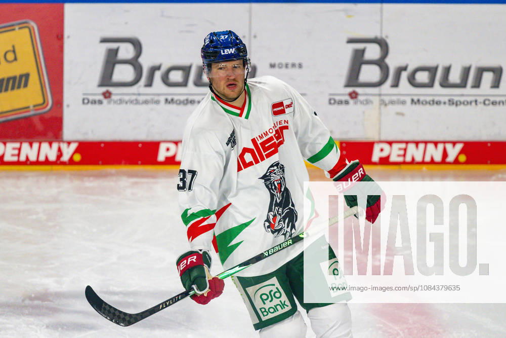 Kyle Wood of the Augsburger Panther, age 37, during warm-ups for the Krefeld Pinguine vs. Augsburger Panther game, ice hockey, Penny DEL, Matchday 8, 2026–2027 season, October 11, 2026, Krefeld Pinguine vs. Augsburger Panther, ice hockey, Penny DEL, Matchday 8, 2026–2027 season, October 11, 2026, Krefeld