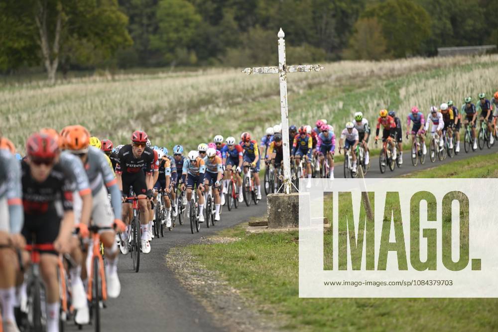 Paris Tours 2026 Cycling Race TOURS, FRANCE - OCTOBER 11 : illustration picture peloton during the 120th edition of Paris Tours an UCI ProSeries 1.Pro one day cycling road race for Men Elite of 216.2 km with start in Chartres and finish in Tours on October 11, 2026 in Tours, France, 11 10 2026 ( Motordriver Guy De Vuyst - Tours France