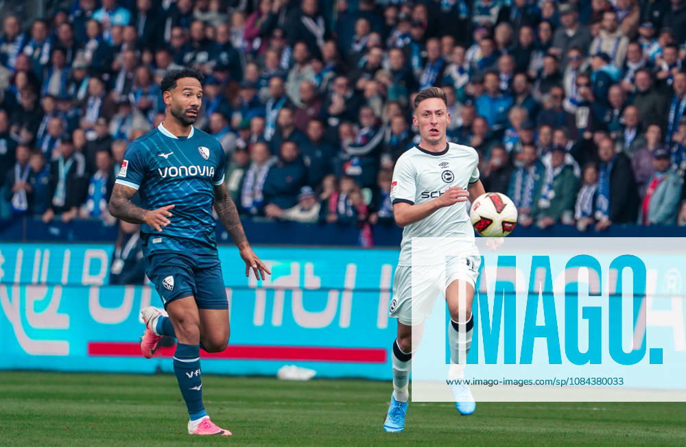 Germany Soccer 2. Bundesliga 2026–2027, Matchday 7: VfL Bochum vs. Arminia Bielefeld at Vonovia Ruhrstadion in Bochum—Marius Wörl (Arminia Bielefeld) and Sean Klaiber (VfL Bochum) in a tackle, 38, 2