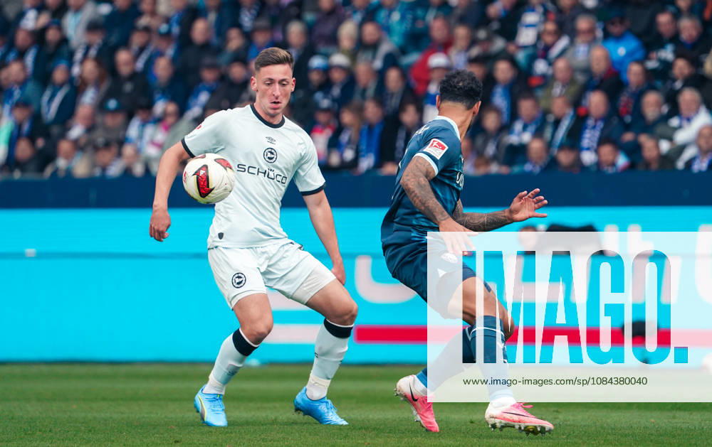 Germany Soccer 2. Bundesliga 2026–2027, Matchday 7: VfL Bochum vs. Arminia Bielefeld at Vonovia Ruhrstadion in Bochum—Marius Wörl (Arminia Bielefeld) and Sean Klaiber (VfL Bochum) in a tackle, 38, 2