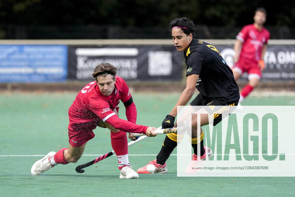 From left: Jonas Wossidlo (TSVMH), 10; Tim Green (HTHC), 9; tackle, game play, duel, tackle, tackling, dynamic, action, 11 10 2026, Mannheim, Germany; hockey, 1st Bundesliga, men s, TSV Mannheim Harvestehuder THC
